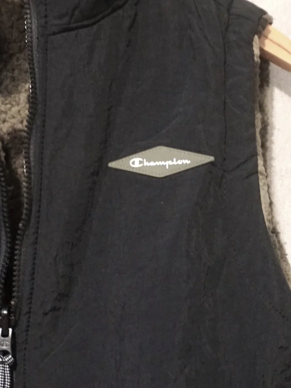 Champion Reversible Camo and Black Full Zip Vest Men’s Small